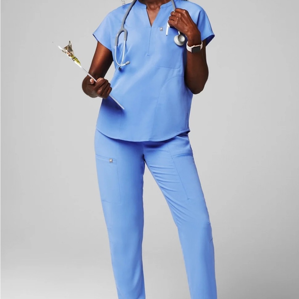 FABLETICs Scrubs Bundle *size L* - Picture 3 of 4